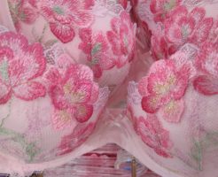 天使のブラ・ピンクの花刺繍